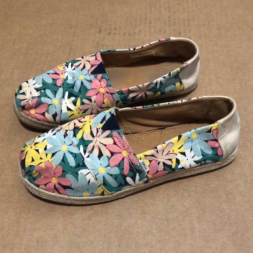 TOMS Girl's Floral Multi Giant Flowers Print/Rope Alpargata Flats Size Y5